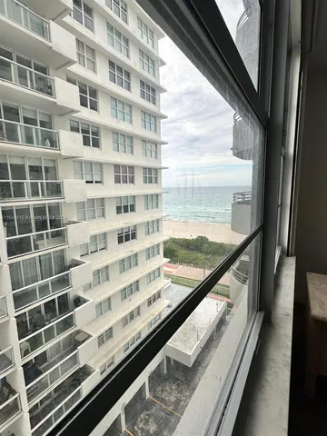 $500,000 | 5555 Collins Avenue, Unit 10B, Miami Beach, FL 33140