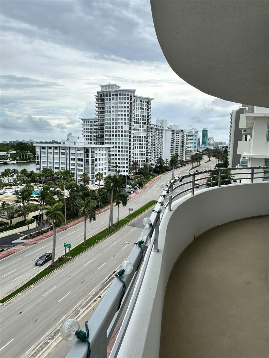 5555 Collins Avenue, Unit 10B Miami Beach, FL 33140 - Photo 2 of 38