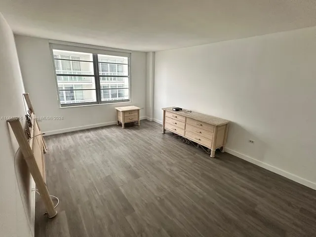 $500,000 | 5555 Collins Avenue, Unit 10B, Miami Beach, FL 33140