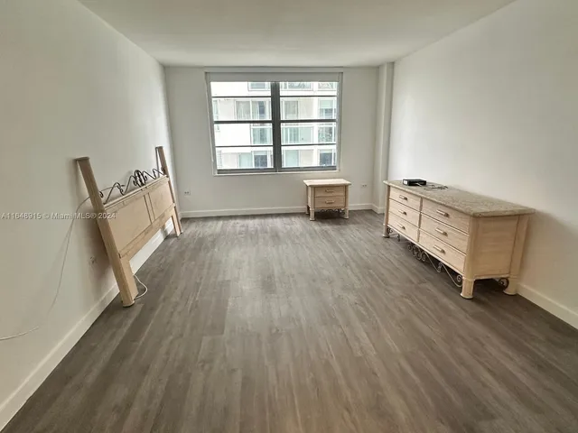 $500,000 | 5555 Collins Avenue, Unit 10B, Miami Beach, FL 33140