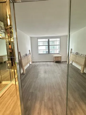 $500,000 | 5555 Collins Avenue, Unit 10B, Miami Beach, FL 33140