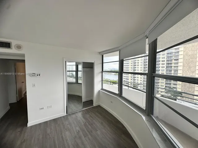 $500,000 | 5555 Collins Avenue, Unit 10B, Miami Beach, FL 33140