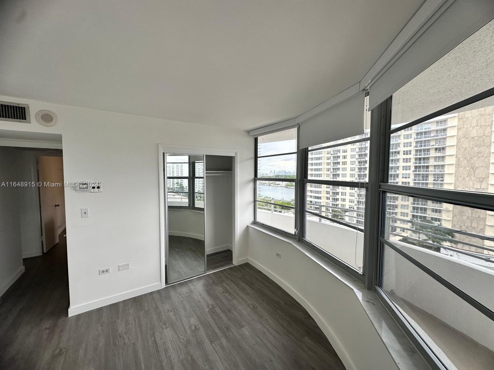 5555 Collins Avenue, Unit 10B Miami Beach, FL 33140 - Photo 36 of 38
