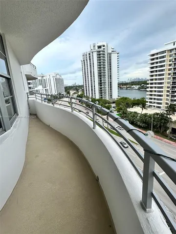 $500,000 | 5555 Collins Avenue, Unit 10B, Miami Beach, FL 33140
