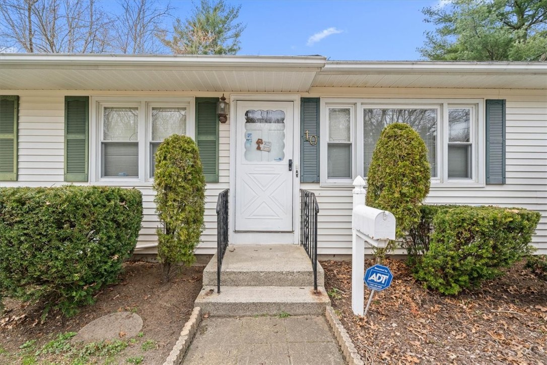 10 Jade Road Coventry, RI 02816 - Photo 7 of 45