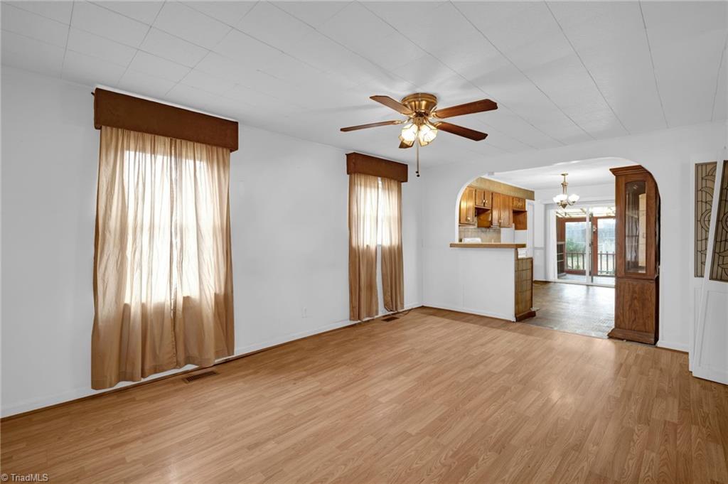 2407 Robbins Street High Point, NC 27263 - Photo 5 of 29 Gallery Image 5