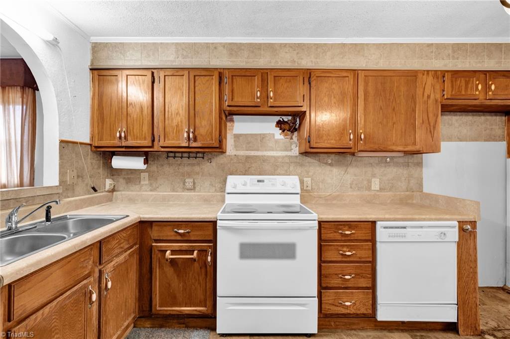 2407 Robbins Street High Point, NC 27263 - Photo 10 of 29 Gallery Image 10