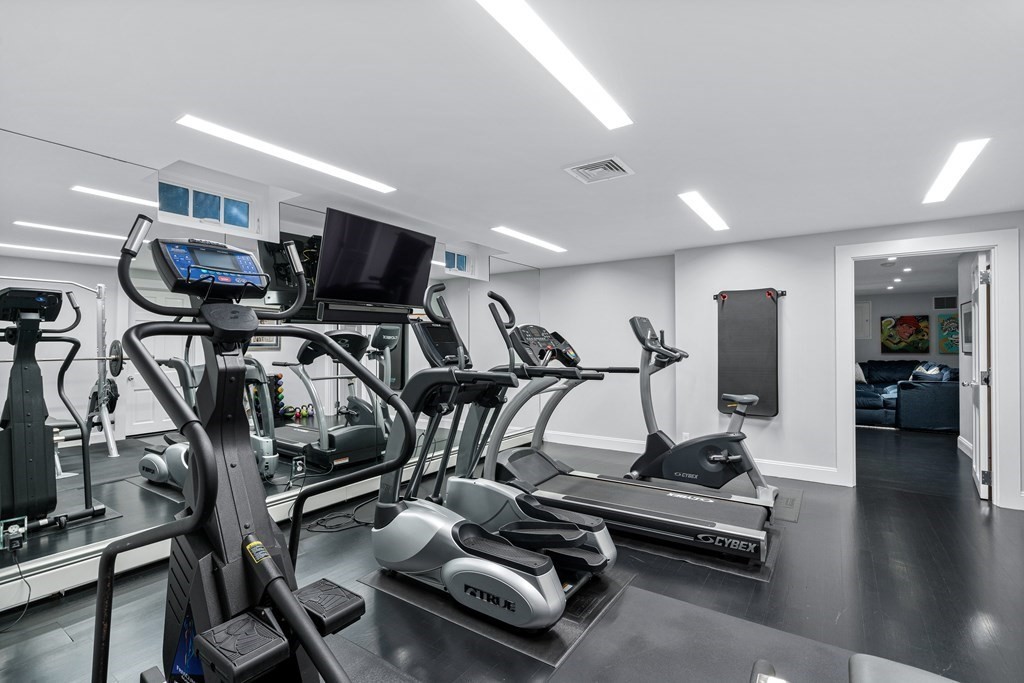 35 Wykeham Road Newton, MA 02465 - Photo 26 of 35