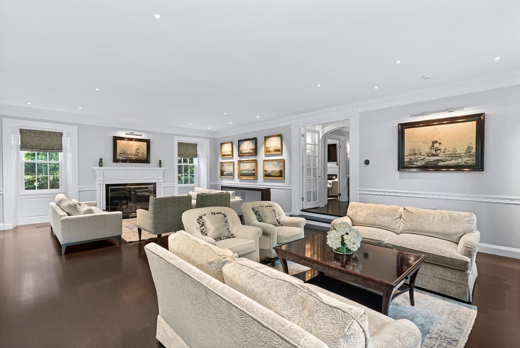 35 Wykeham Road Newton, MA 02465 - Photo 4 of 35