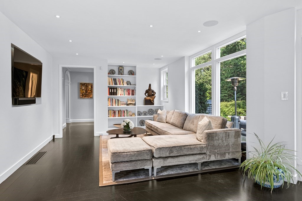 35 Wykeham Road Newton, MA 02465 - Photo 8 of 35