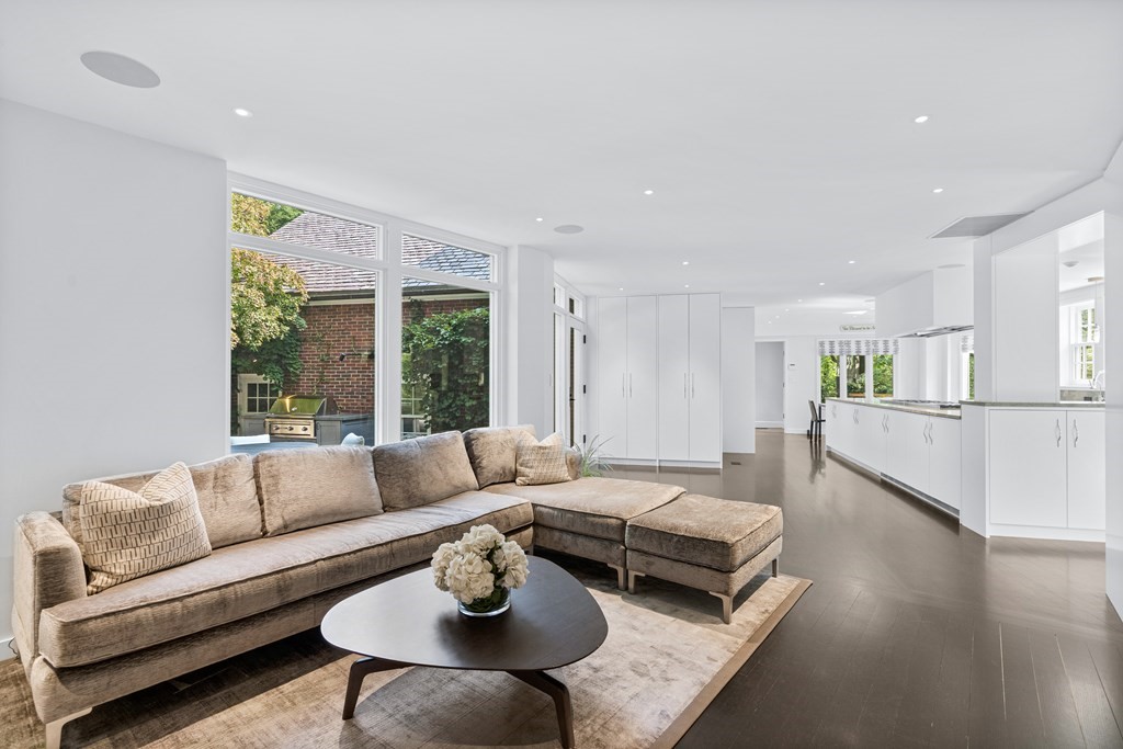 35 Wykeham Road Newton, MA 02465 - Photo 9 of 35