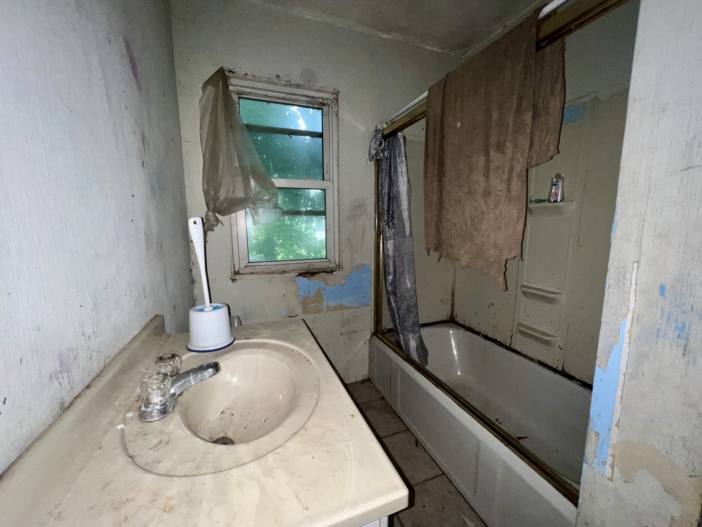 103 2nd Street Broadlands, IL 61816 - Photo 27 of 37 a bathroom with a sink and a tub