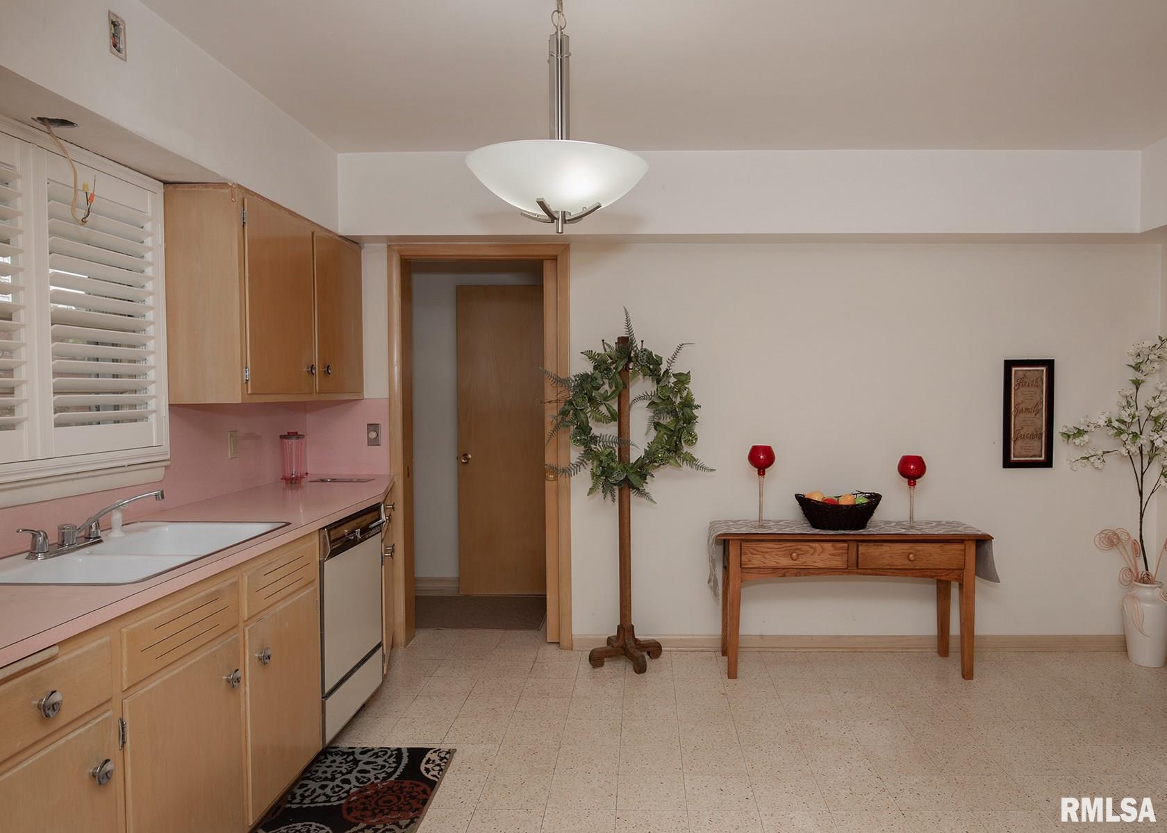 35 Woodley Road Rock Island, IL 61201 - Photo 6 of 30 Gallery Image 6