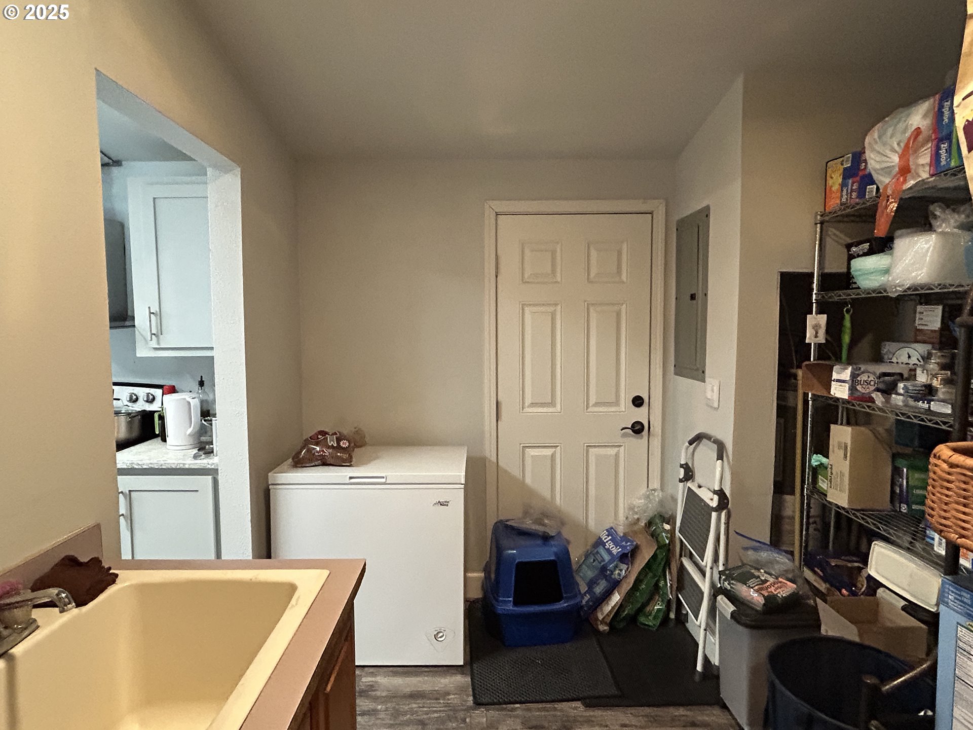 1538 Upper Cow Creek Road Azalea, OR 97410 - Photo 30 of 32 Laundry