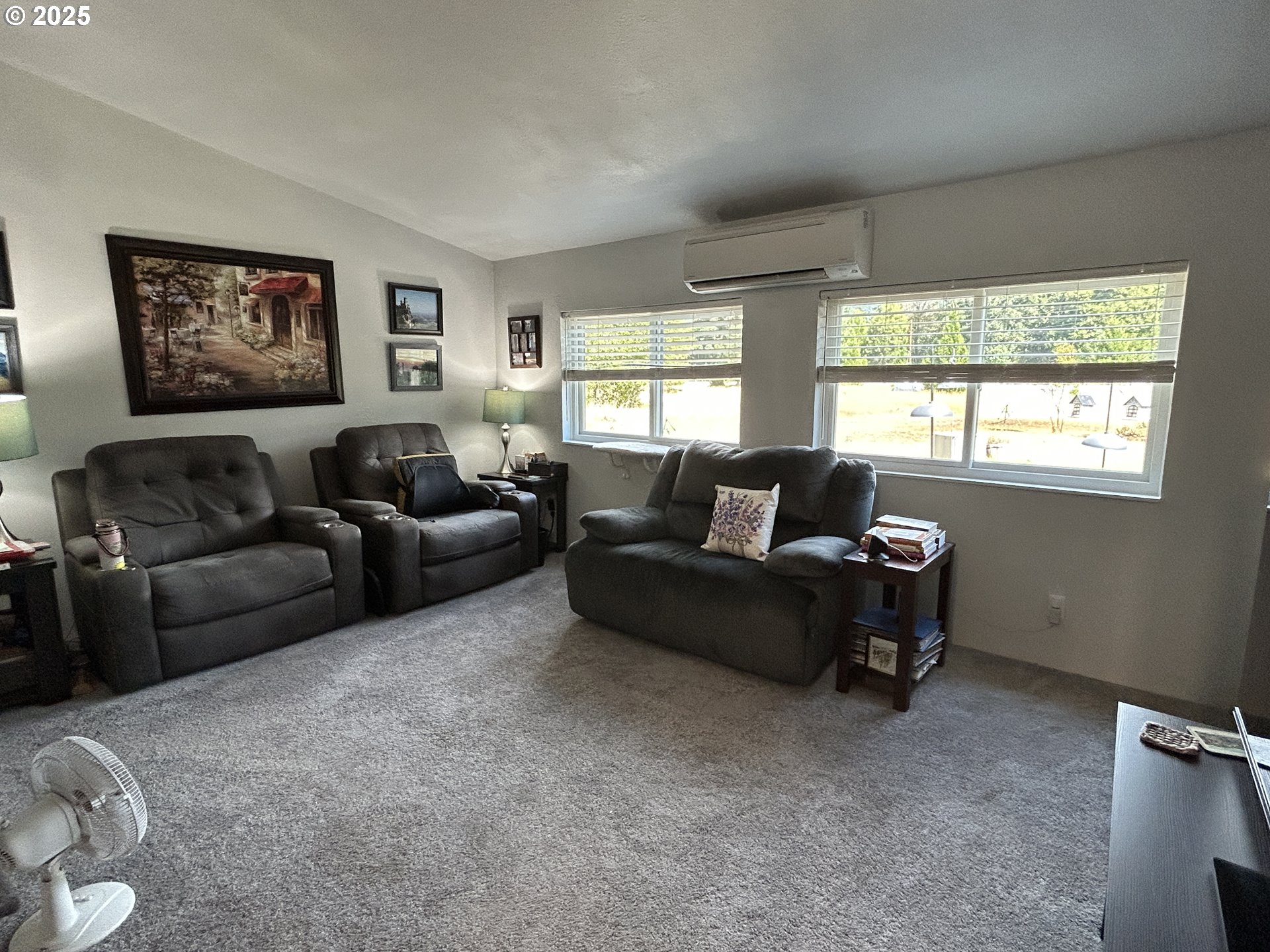 1538 Upper Cow Creek Road Azalea, OR 97410 - Photo 5 of 32 Living Room