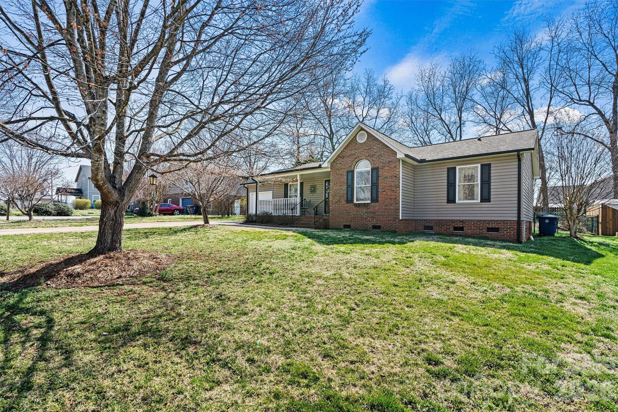 215 Towne Court Conover, NC 28613 - Photo 2 of 38