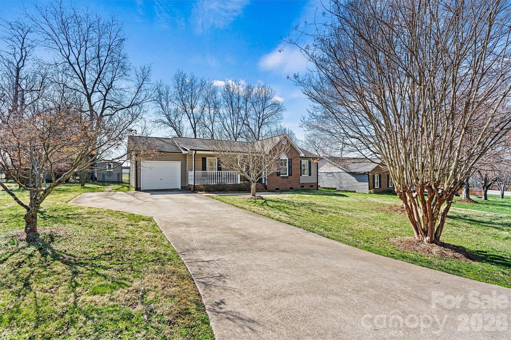 215 Towne Court Conover, NC 28613 - Photo 3 of 38
