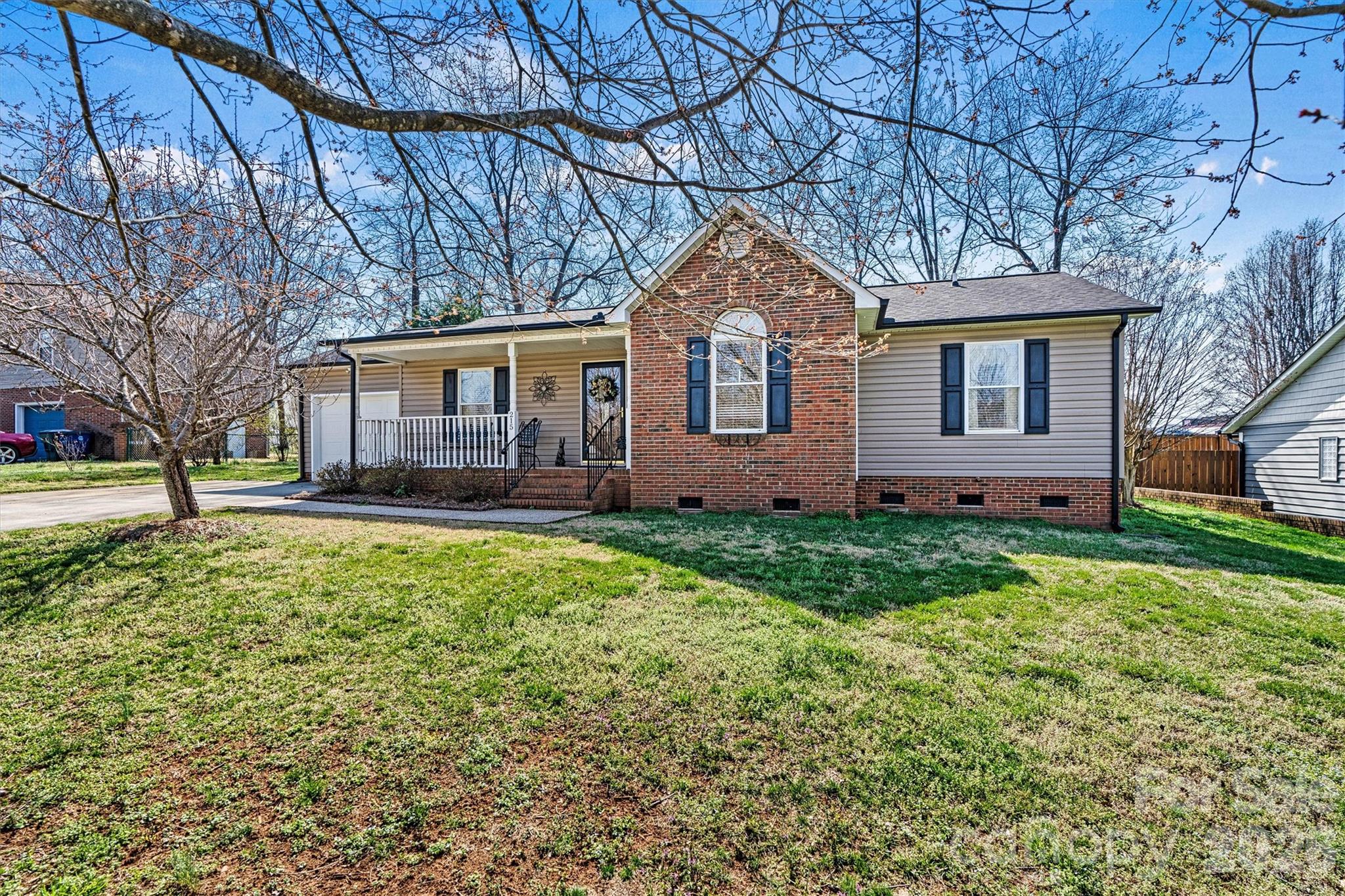 215 Towne Court Conover, NC 28613 - Photo 5 of 38