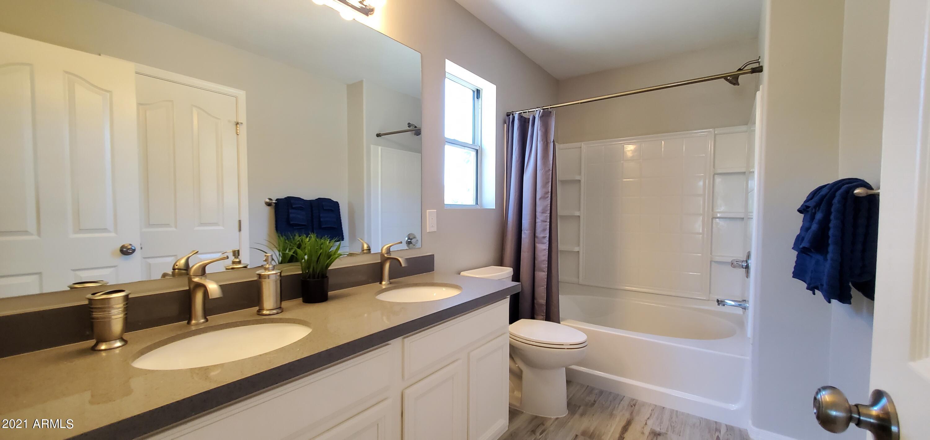 4218 West Carter Road Phoenix, AZ 85041 - Photo 16 of 26 Master bathroom