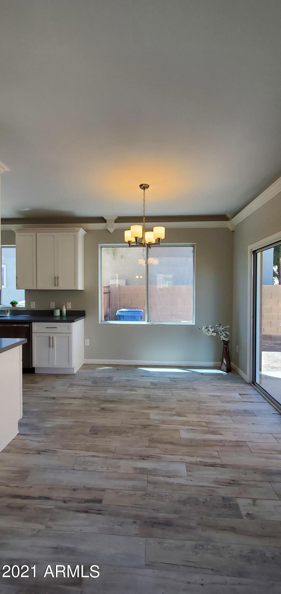 4218 West Carter Road Phoenix, AZ 85041 - Photo 7 of 26 Dining area