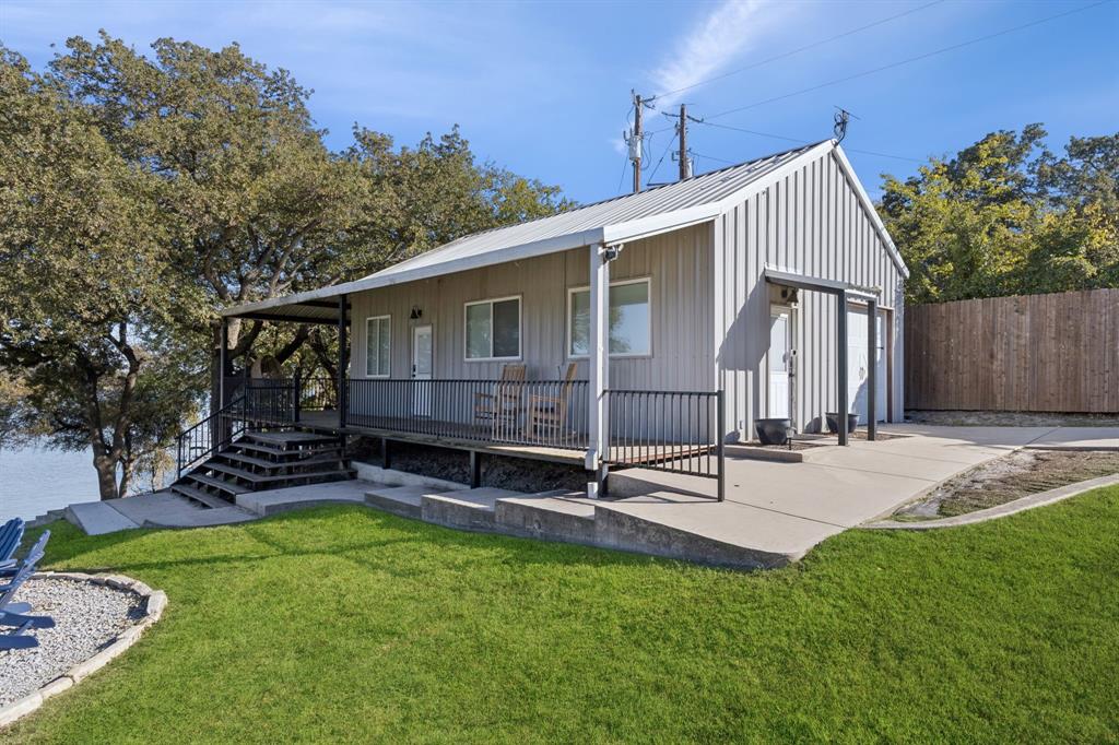 13680 Williams Road Azle, TX 76020 - Photo 35 of 40 Bedroom and living area