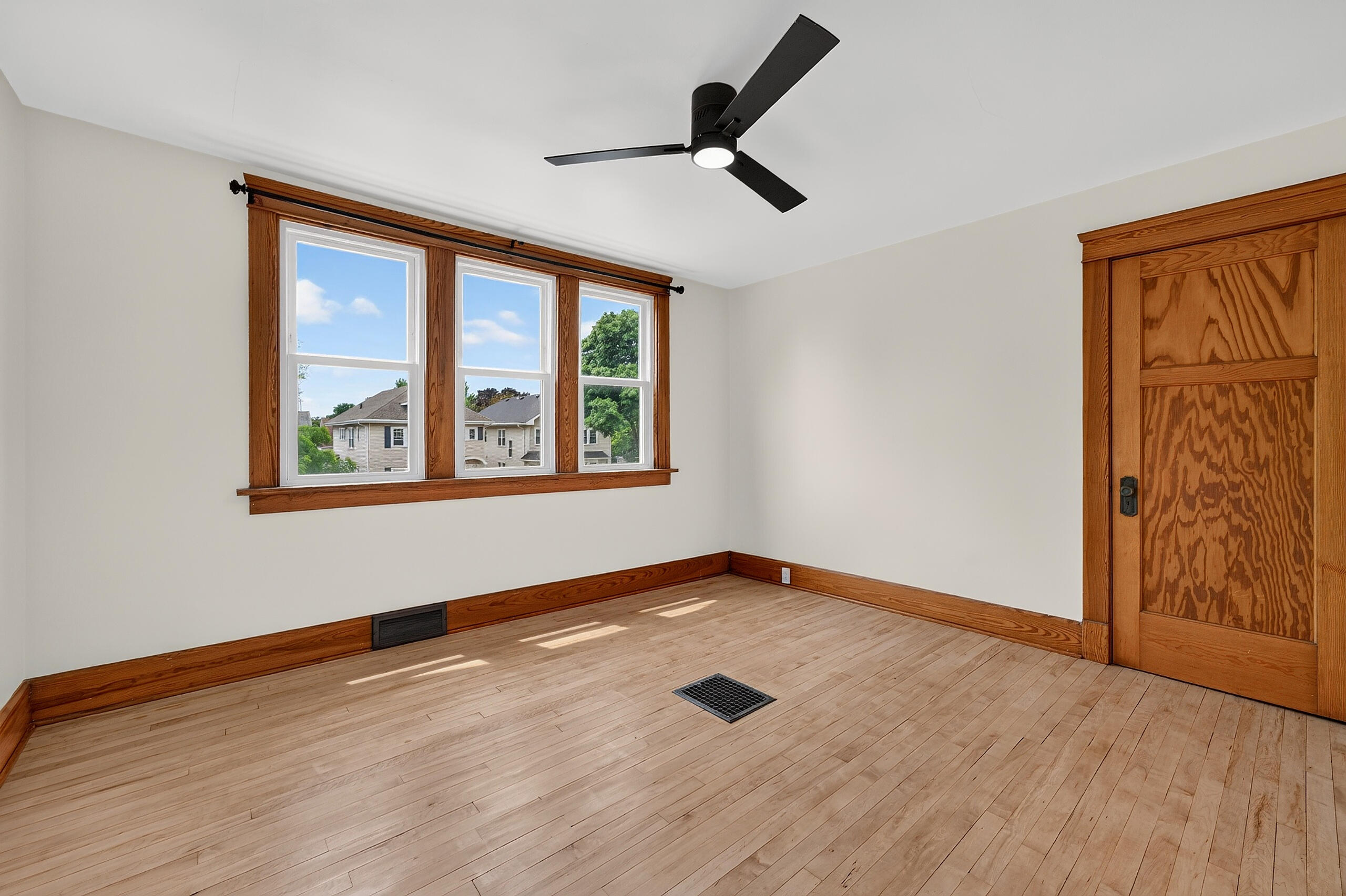 3316 Wright Avenue Racine, WI 53405 - Photo 26 of 34 DH100316