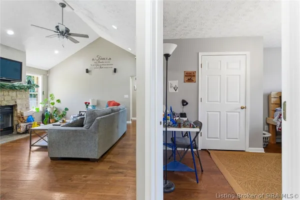 $435,000 | 1117 Lakeview Drive, Borden, IN 47106