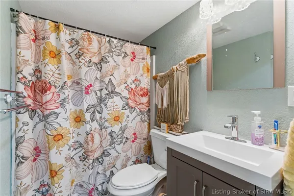 $435,000 | 1117 Lakeview Drive, Borden, IN 47106