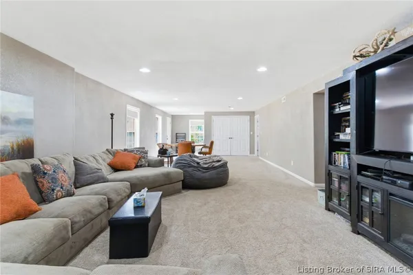 $435,000 | 1117 Lakeview Drive, Borden, IN 47106