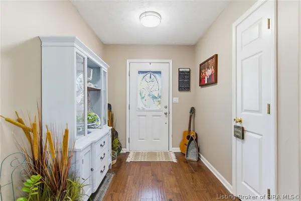 $435,000 | 1117 Lakeview Drive, Borden, IN 47106
