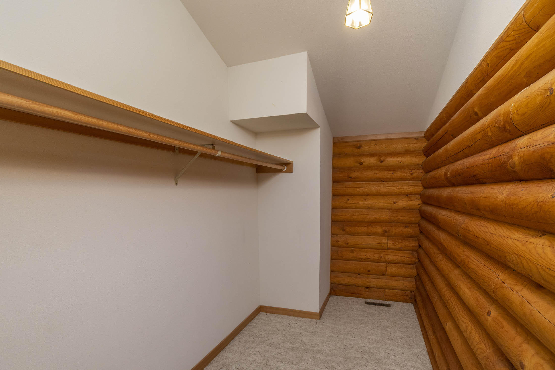 18045 Skyliners Road Bend, OR 97703 - Photo 17 of 27 13-br2 closet