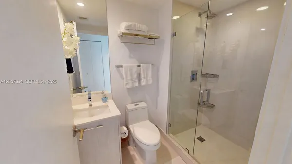 $5,200 | 55 Southwest 9th Street, Unit 1808, Miami, FL 33130
