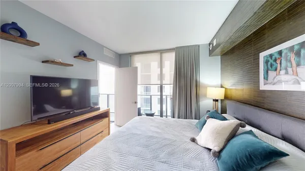 $5,200 | 55 Southwest 9th Street, Unit 1808, Miami, FL 33130