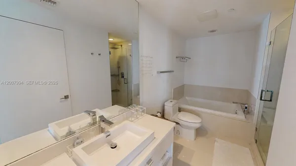 $5,200 | 55 Southwest 9th Street, Unit 1808, Miami, FL 33130