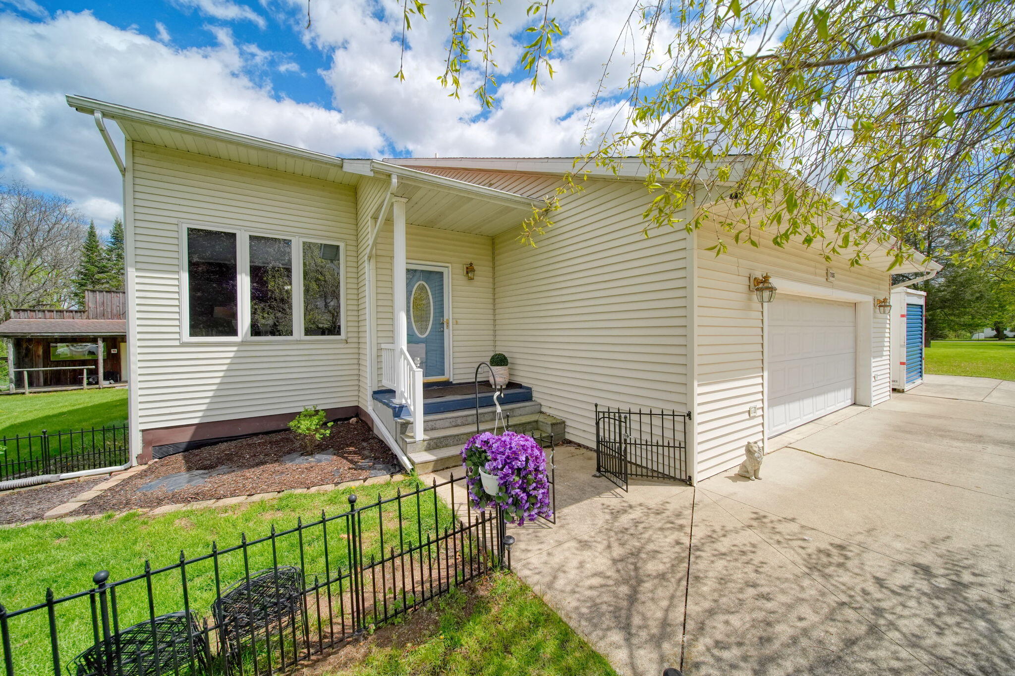 7155 Bayview Road Jackson, MI 49201 - Photo 2 of 67 3-web-or-mls-DSC00317_HDR