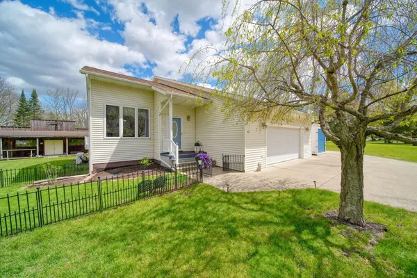 $413,900 | 7155 Bayview Road, Jackson, MI 49201