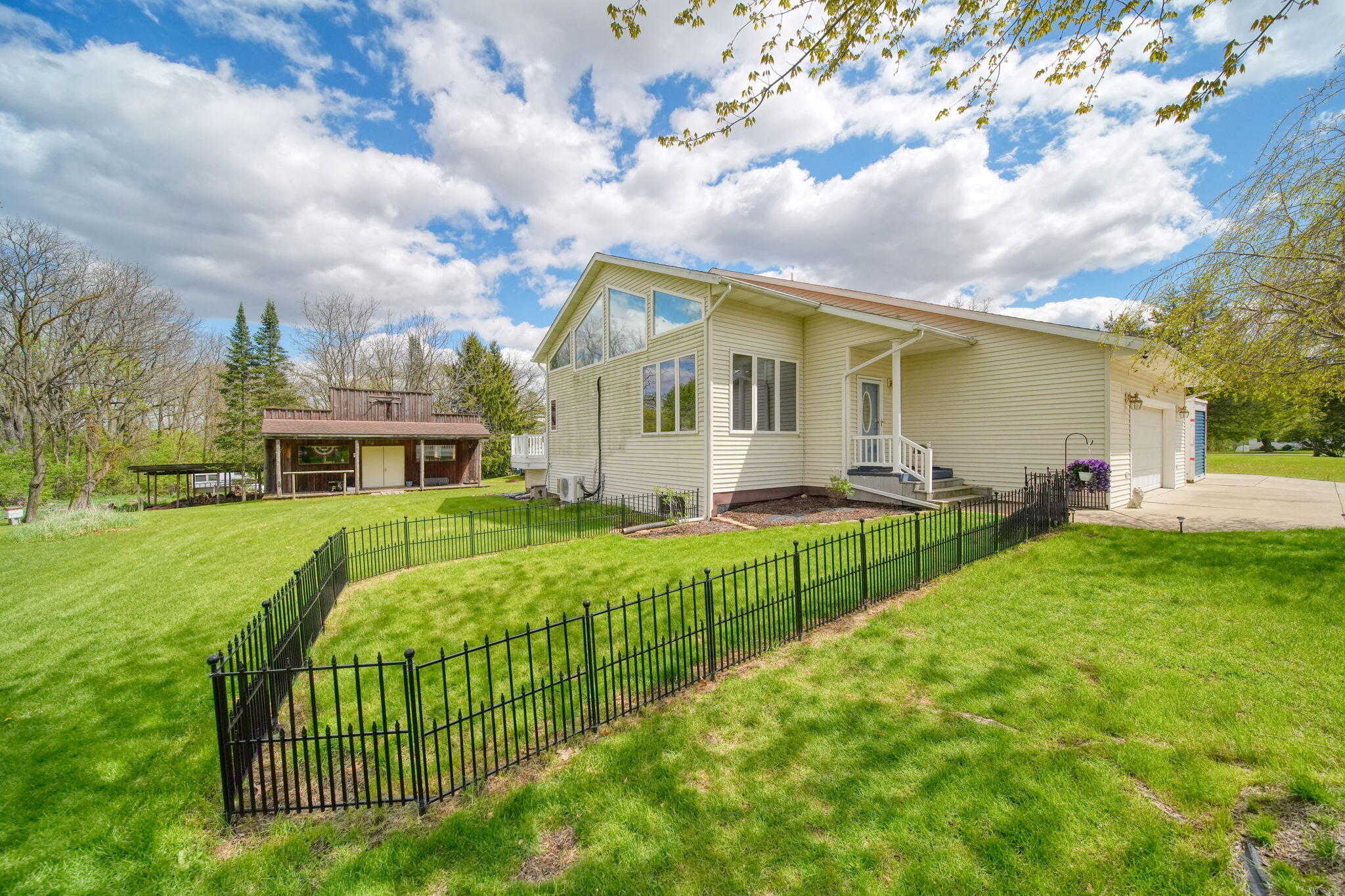 7155 Bayview Road Jackson, MI 49201 - Photo 4 of 67 1-web-or-mls-DSC00327_HDR