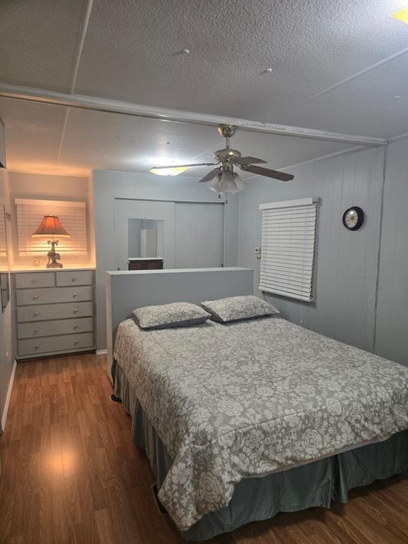 2321 Southwest 87th Terrace Davie, FL 33324 - Photo 5 of 8 1st large master bedroom in rear