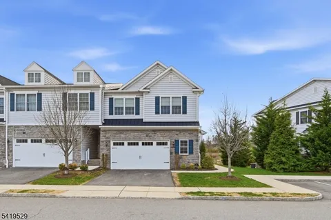 $1,395,000 | 11 Lee Drive, Morristown, NJ 07960