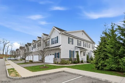 $1,395,000 | 11 Lee Drive, Morristown, NJ 07960