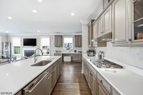 $1,395,000 | 11 Lee Drive, Morristown, NJ 07960