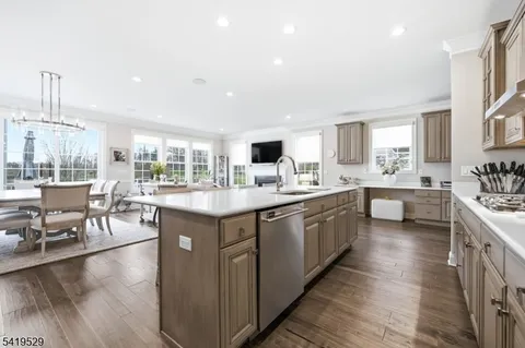 $1,395,000 | 11 Lee Drive, Morristown, NJ 07960