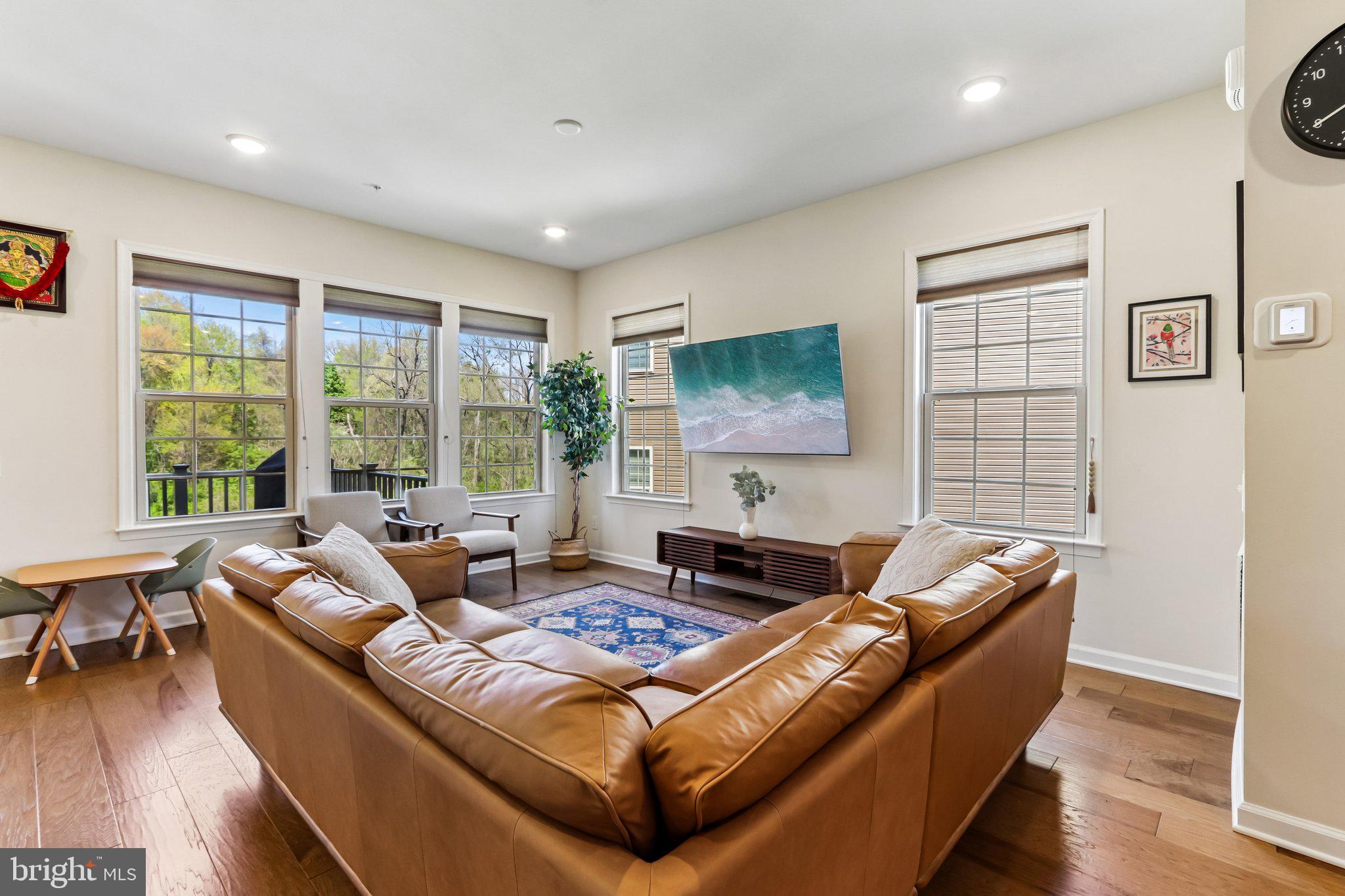 107 Keating Drive Phoenixville, PA 19460 - Photo 6 of 59 Living Room
