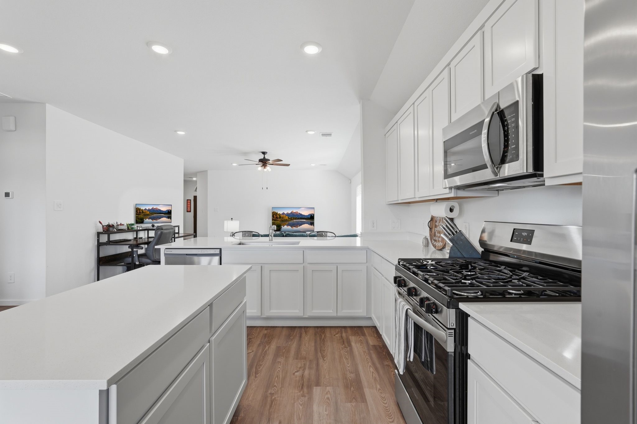 651 Spring Ashberry Court Magnolia, TX 77354 - Photo 11 of 30 Gas stove and oven, fridge included