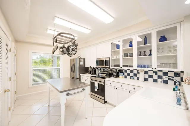 $1,290,000 | 5960 Peninsular Avenue, Unit 101, Stock Island, FL 33040