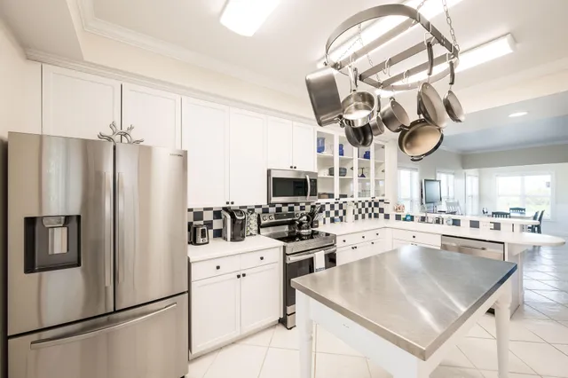 $1,290,000 | 5960 Peninsular Avenue, Unit 101, Stock Island, FL 33040