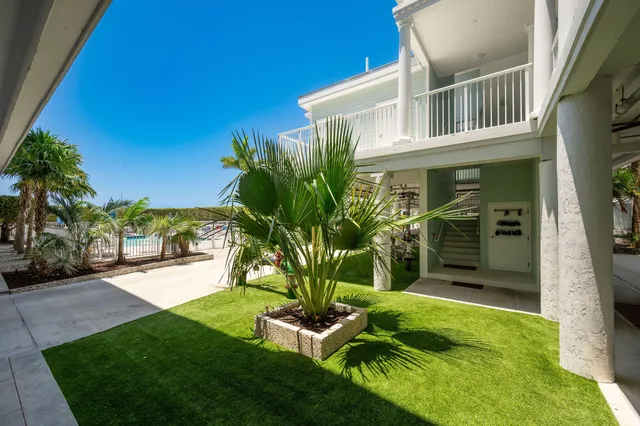 $1,290,000 | 5960 Peninsular Avenue, Unit 101, Stock Island, FL 33040