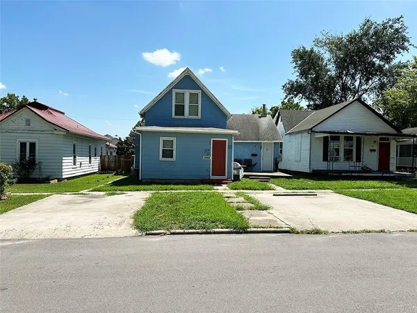 $137,500 | 124 West 3rd Avenue, Garnett, KS 66032