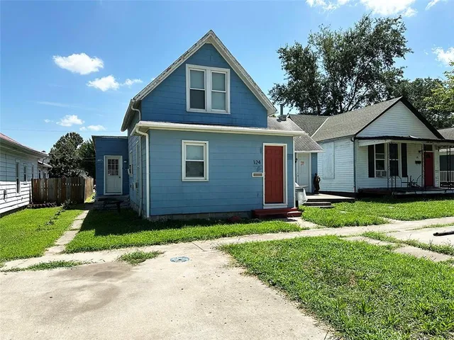 $137,500 | 124 West 3rd Avenue, Garnett, KS 66032
