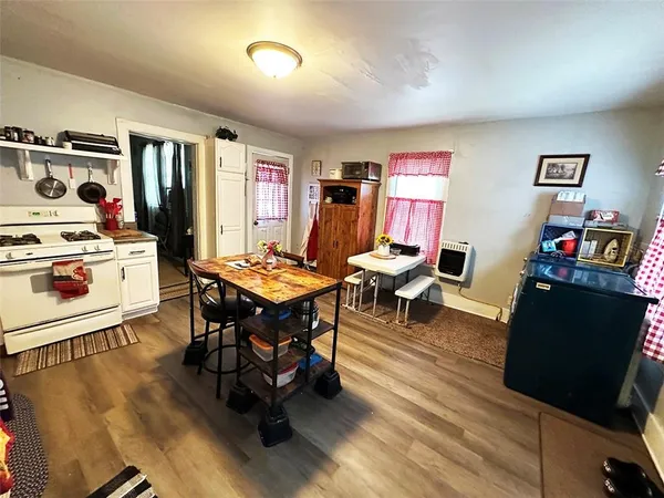 $137,500 | 124 West 3rd Avenue, Garnett, KS 66032